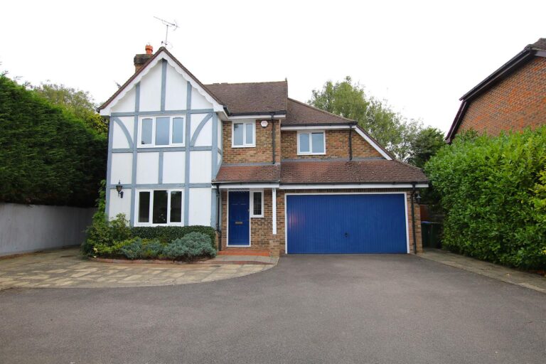 Lakeside Drive, Southwater, Horsham