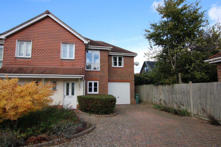 Redford Avenue, Horsham