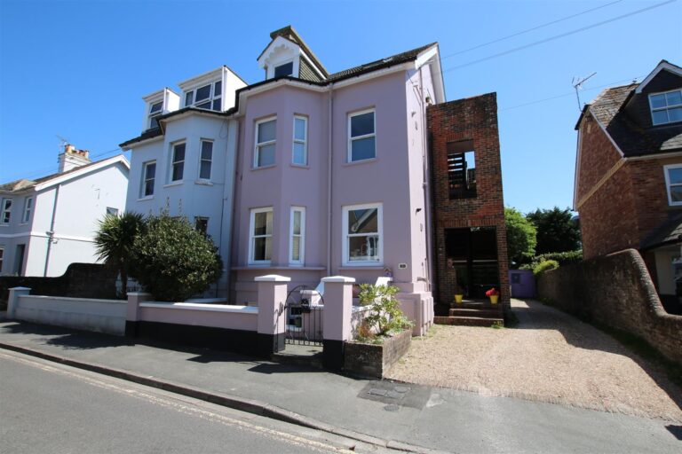 Bedford Road, Horsham, West Sussex