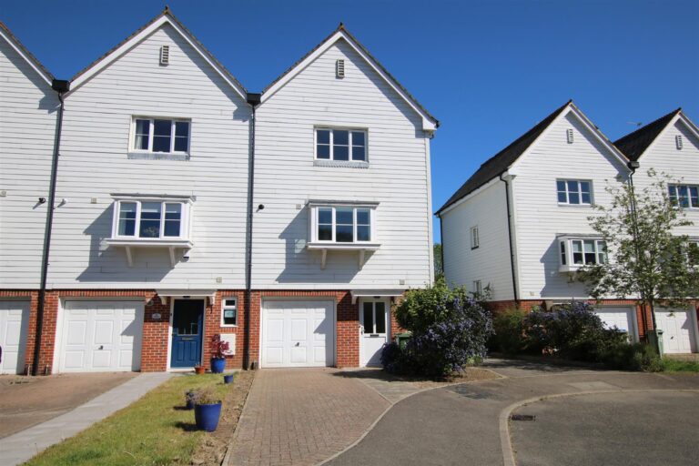 GRANARY CLOSE, HORSHAM