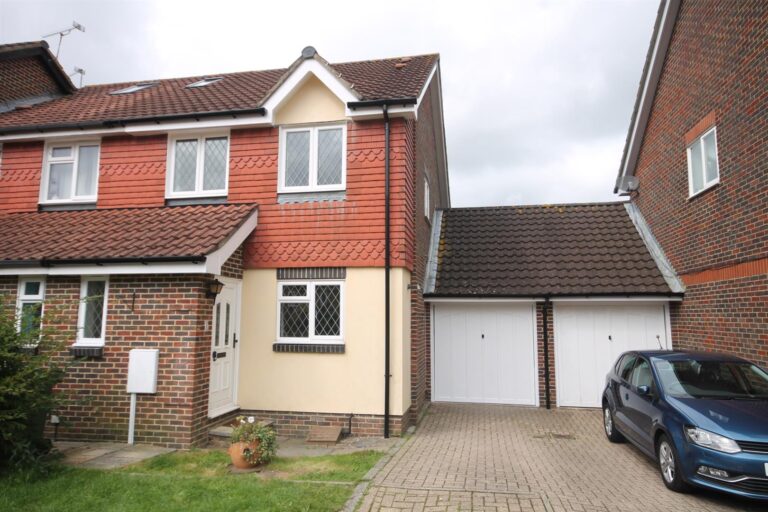 Shottermill, Bartholomew Way, Horsham