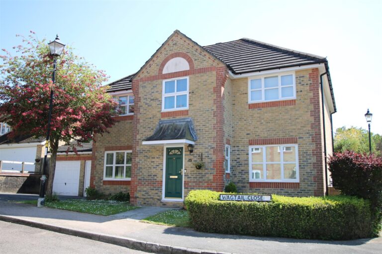 Wagtail Close, Horsham, West Sussex