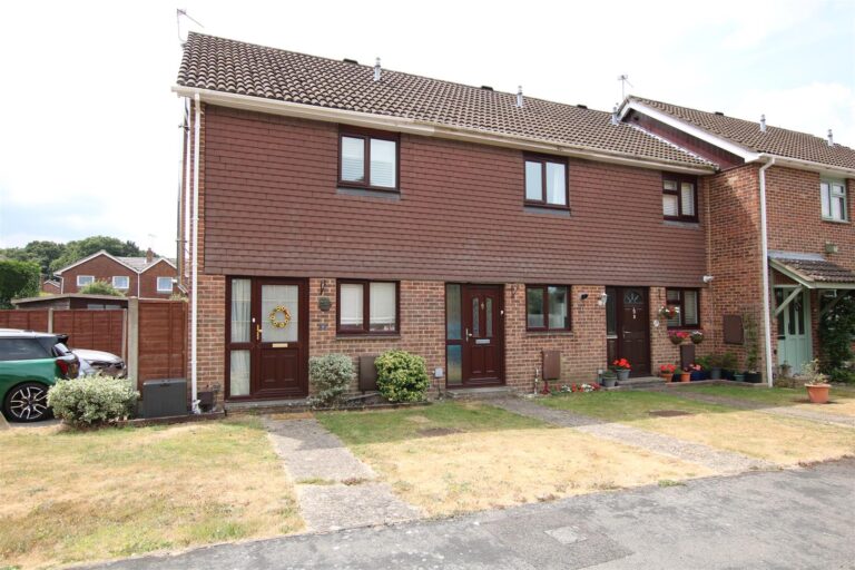 ROEBUCK CLOSE, HORSHAM