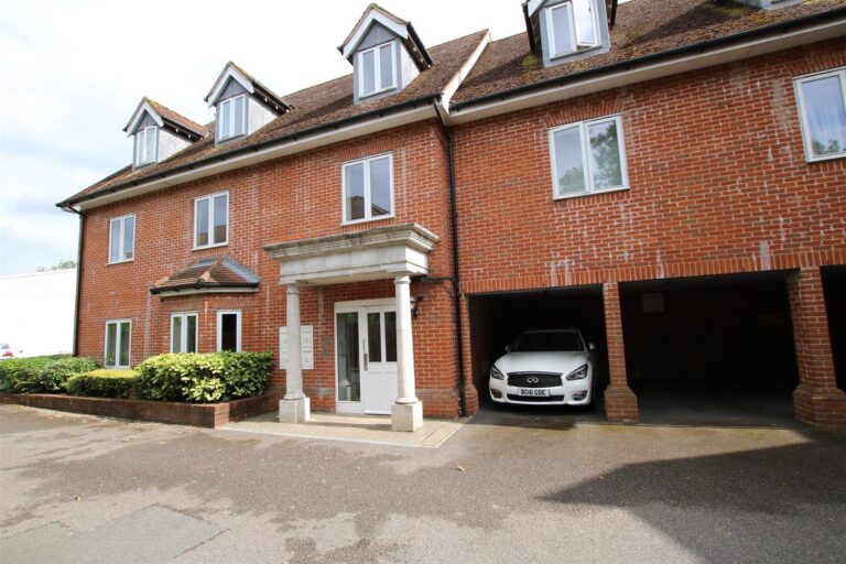 Hurst Park, Horsham, West Sussex