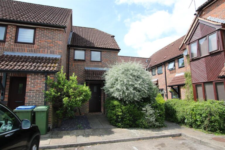 KINGSMEAD PLACE, BROADBRIDGE HEATH