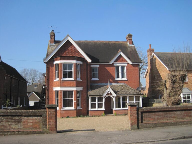 KINGS ROAD, HORSHAM