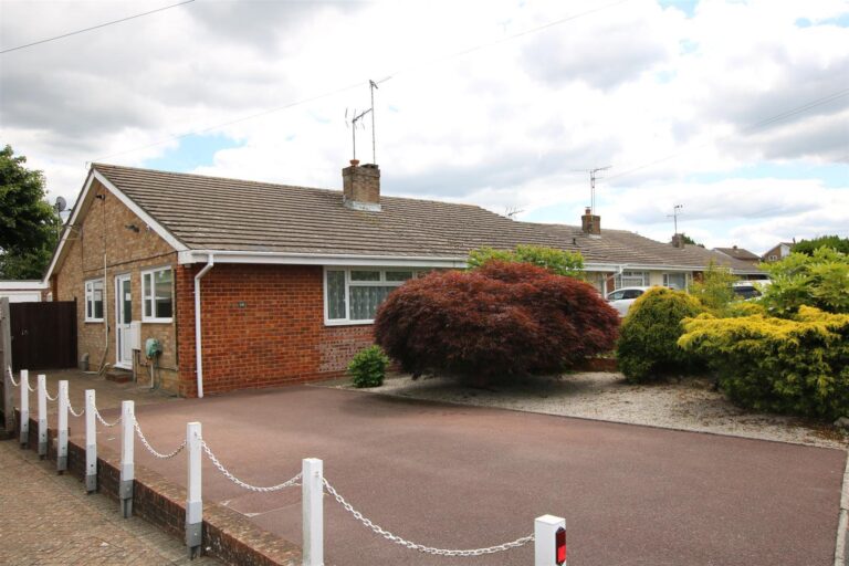 Greenfields Way, Horsham, West Sussex