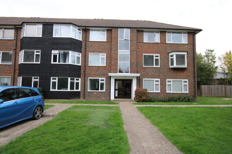 Hurst Court, Horsham